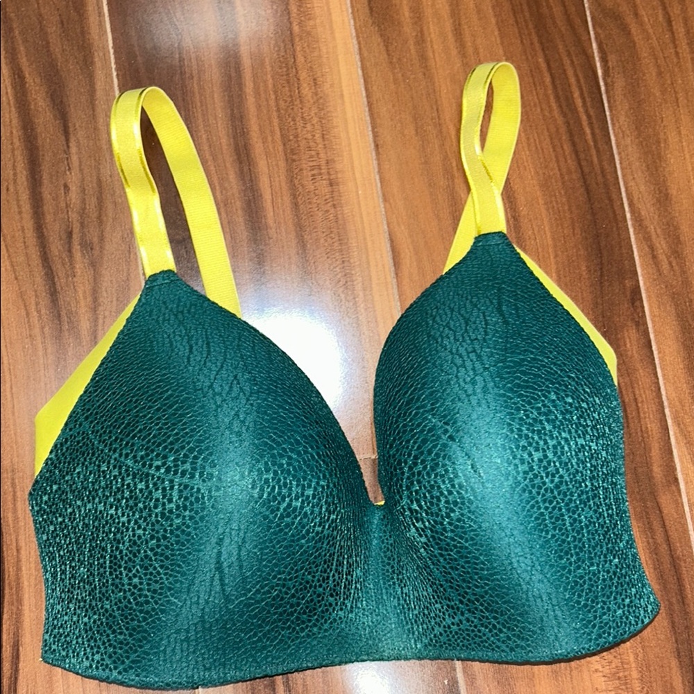 Size 6 Knix Green lightly lined wireless Women's Bra